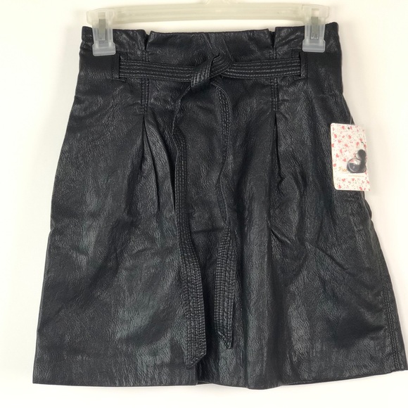 Free People Payton Paperbag MiniSkirt Faux Leather - Picture 4 of 11
